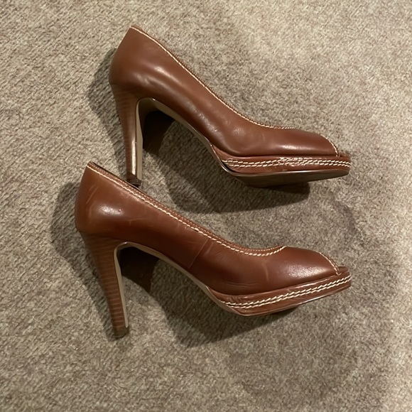 Brown peep-toe shoes with stitching detail - Picture 5 of 7